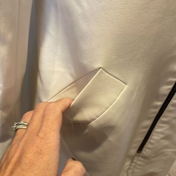 Katherine Barclays Off White Jacket with black zipper - Picture 3 of 7